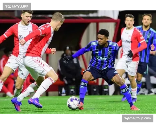 阿贾克斯主场2-0击败兹沃勒,结束联赛连续不胜势头 阿贾克斯主场2-0击败兹沃勒,结束联赛连续不胜势头